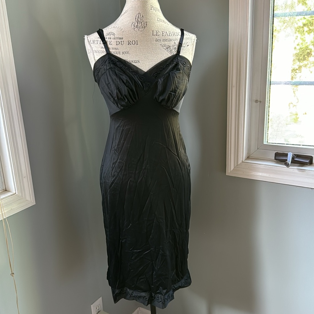 Vintage Vanity Faire black lace trimmed slip EVC size‎ S - Picture 3 of 9